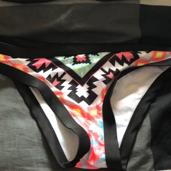 Aztec looking Bathing suit - Picture 3 of 3